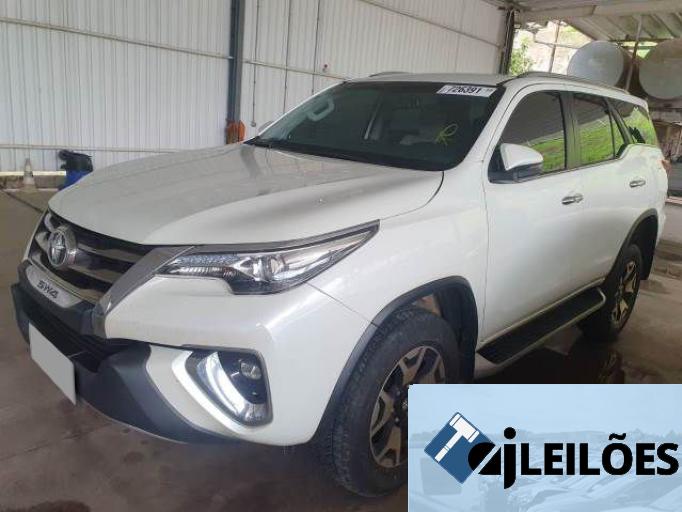 TOYOTA HILUX SW4 19/19