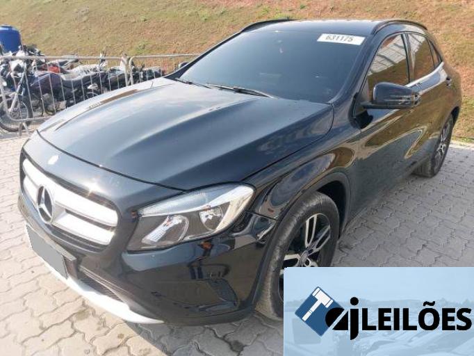 MERCEDES BENZ GLA 200 16/16