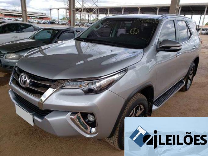 TOYOTA HILUX SW4 16/16