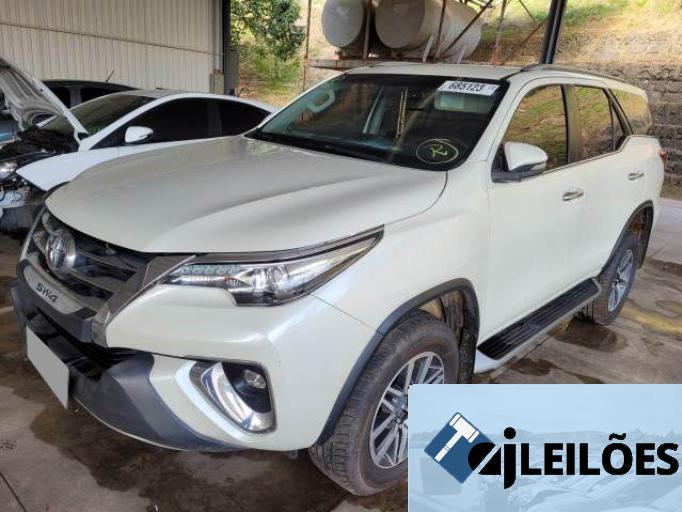 TOYOTA HILUX SW4 16/17